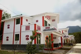 海南日报头版报道白沙这个村搬迁后，贫困户的生活变化图片