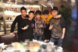 明星“吃鸡”不落人后！盘点娱乐圈中的游戏咖图片
