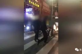 两男子车祸现场尬舞，这是闹哪出？图片