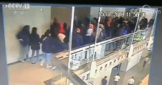 印尼交易所二楼走廊坍塌系吊索承重有问题图片