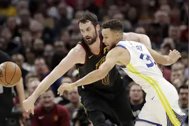 （体育）（3）篮球——NBA常规赛：骑士负于勇士图片