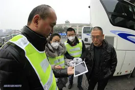 绵阳机动车尾气做“体检”，不合格将罚5000元图片