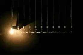 「热点直播」密室逃脱！开宝箱！当班主任们遇上烧脑游戏，真的玩嗨了图片