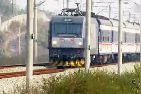 全程1600公里的特快列车 HXD3C牵引T77次上海南开往桂林