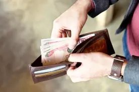 一90后男子揪支付宝漏洞 利用花呗套现470万元 最后把自己坑惨了视频封面