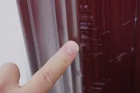 木门被刮花别着急，卖家具的朋友教我一招，3分钟就便能修复视频封面