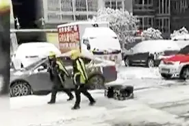 下雪天老板将配送费涨至99元 外卖小哥称雪天送餐内心崩溃