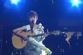 湖南卫视跨年晚会，曾轶可演唱《狮子座》，一开口全场都安静了视频封面