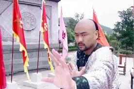 顶尖高手说来历不明的小伙是三脚猫功夫，岂料小伙功夫盖世莫测！视频封面