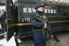 运钞车押运人员为啥只配防爆枪？而并非步枪，背后的真实原因是啥图片