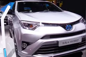 丰田不愧是SUV界老大，新款丰田RAV4起售价18万，百公里油耗4.9L