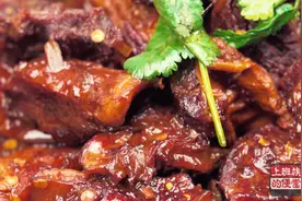 五花肉烧牛腩，这一锅肉吃着太过瘾，米饭不够添！