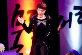 EXO都暻秀拥有独特的舞蹈魅力，一见到他就会不自觉的开心起来！