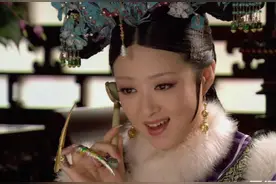 看了这么多的宫斗剧，你知道后宫娘娘们为什么要戴指甲套吗？图片