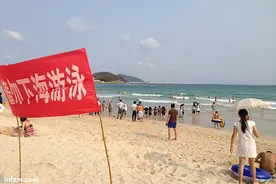 三亚大东海景区：三年溺亡数十人夺命海滩图片
