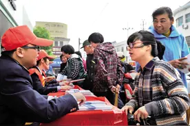 “地税直通车”开进影视小镇图片