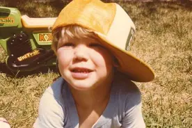 比尔-沃顿晒儿子萌照，祝贺他担任湖人主帅图片