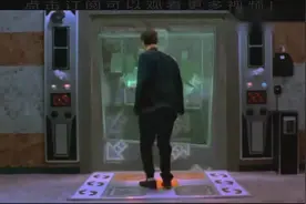 电影史最搞笑的上班族门禁系统，哈哈我们也可以一起感受下