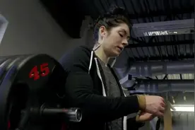 国外真人版“春丽”，感受一下让你分分钟爆炸的腿部肌肉视频封面