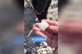 和田玉挖掘现场新疆大哥挖出个天价羊脂玉大家都来祝贺视频封面