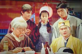 道士教外来的洋神父吃烤鸭，洋神父不服，气的道士当场离席视频封面