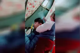 四岁女儿给爸爸梳理的发型