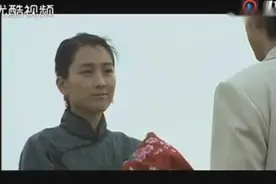马苏带孩子海边守望丈夫归来，初恋男友突然现身！视频封面