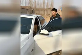 二货在车上放矿泉水寓意着什么啊？美女给拿走了视频封面