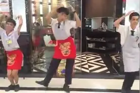 泰国火锅店员妖娆舞姿亮瞎眼！突然觉得欠《小苹果》一个道歉！图片