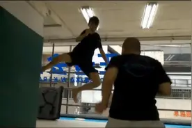 九头身美少女的空中飞踢技能图片