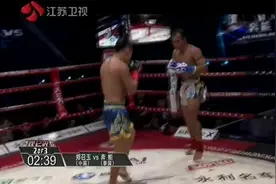 尴尬！泰拳王模仿少林铁布衫反被中国勇士KO图片