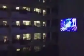 贵州一高校放周杰伦《默》 给高三学生减压没想到引起千人合唱图片