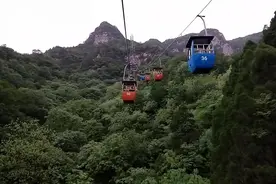 雨天的青龙峡索道惊险万分