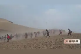 安塞县西河口黄土山坡500人的红军队伍打腰鼓！超级震撼！图片