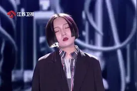 《看见你的声音》两分钟唱哭王祖蓝和王栎鑫的歌手图片