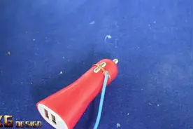 国外大神做的手摇式发电机给手机充电，出门再也不用带充电宝了！图片