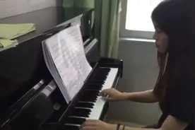 钢琴演奏，光良的《童话》你哭着对我说，童话里都是骗人的图片