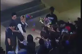 “刘德华”最牛逼得演唱会，刘德华看完都快晕过去了,太牛逼了图片