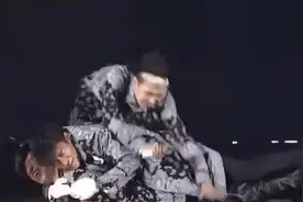 Bigbang日本演唱会玩疯，五只互比舞技叠“汉堡包”失败！图片