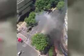 最热点 南京新街口电动车撞上大车 引起爆炸火势迅猛视频封面