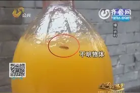 果粒橙中漂浮不明物体！可口可乐回应称这是果核！