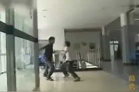 武术学院食堂内男女激烈对打！动作场面堪比电影画面！视频封面