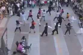 之前大阪街头一个创意快闪求婚，被感动得不要不要的图片