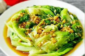 生菜别再炒着吃了，这才是最好吃的做法，开水一烫就可以，看饿了