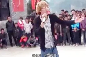 农村小伙酒席上编了一首顺口溜，唱的太现实，村民纷纷叫好！视频封面