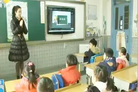 西安部分学校老师给学生设特坐 安排坐在讲台旁边