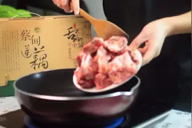 炖肉的时候焯水到底是冷水还是开水下锅？看看你做对了吗？视频封面