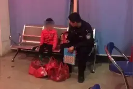 “他老是玩王者荣耀不管我”6岁娃派出所吐槽爸爸图片