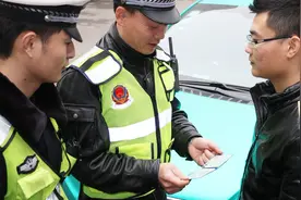 交警提示：驾照新规，这样做能给驾照加6分！部分城市已开始实施视频封面