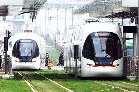 尝鲜！光谷有轨电车昨日免费试乘，车厢WiFi信号全覆盖视频封面